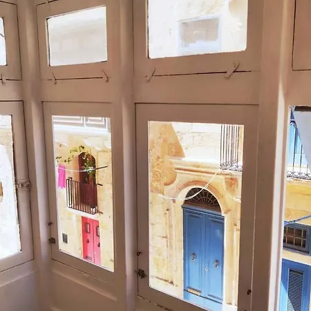Superbly Located Cosy 2-bedroom * Valletta