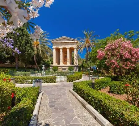 Superbly Located Cosy 2-bedroom