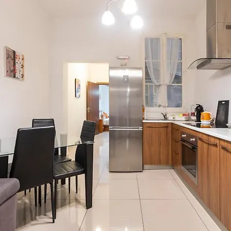 Superbly Located Cosy 2-bedroom * Valletta