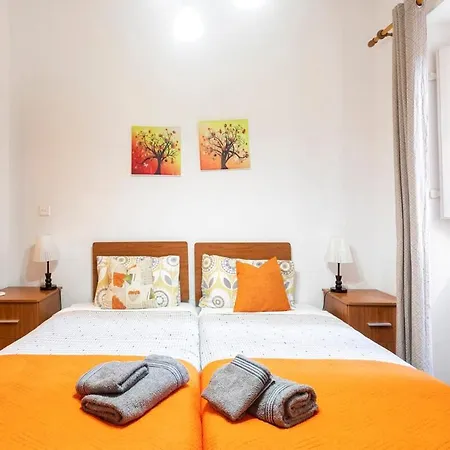 Superbly Located Cosy 2-bedroom *