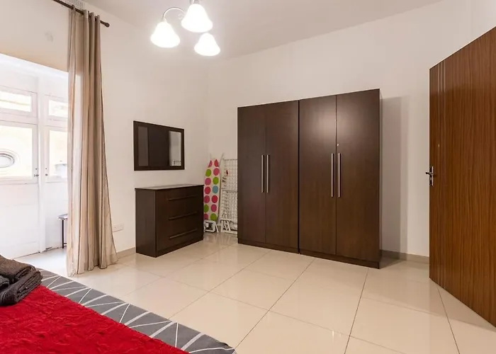 Superbly Located Cosy 2-bedroom Appartement