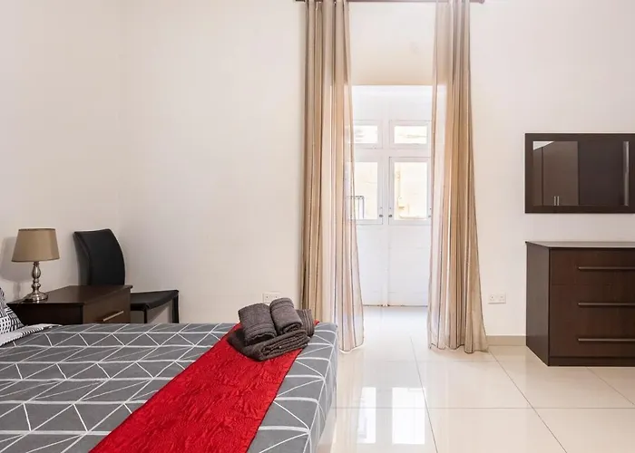 Superbly Located Cosy 2-bedroom Appartement *