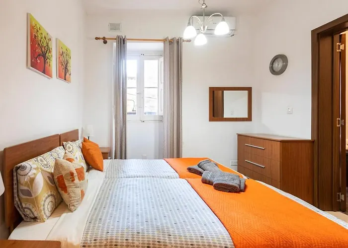 Superbly Located Cosy 2-bedroom * Valletta