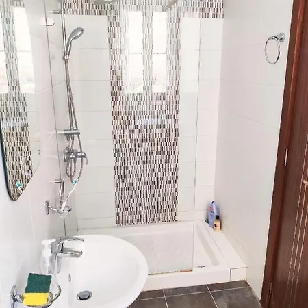 Superbly Located Cosy 2-bedroom