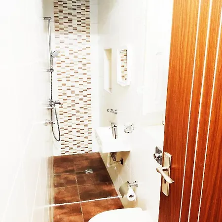 Superbly Located Cosy 2-bedroom 아파트 *