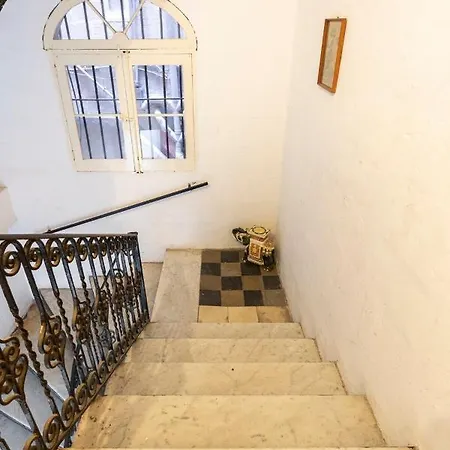 Superbly Located Cosy 2-bedroom Apartment
