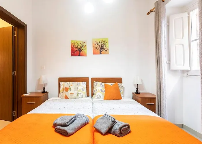 Superbly Located Cosy 2-bedroom *